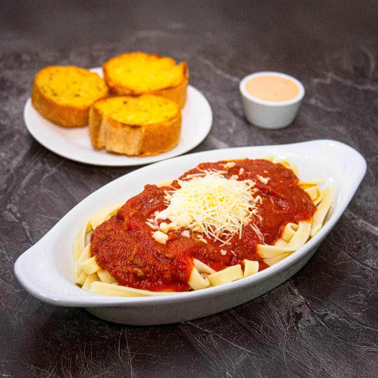 Fetuccini a la boloñesa